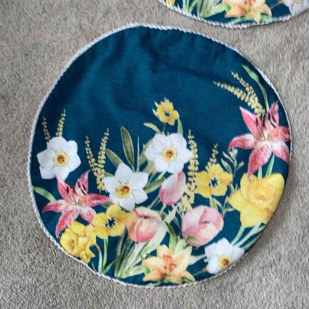 Shabby Chic‎ Round Floral Cloth Placemats Set (2)